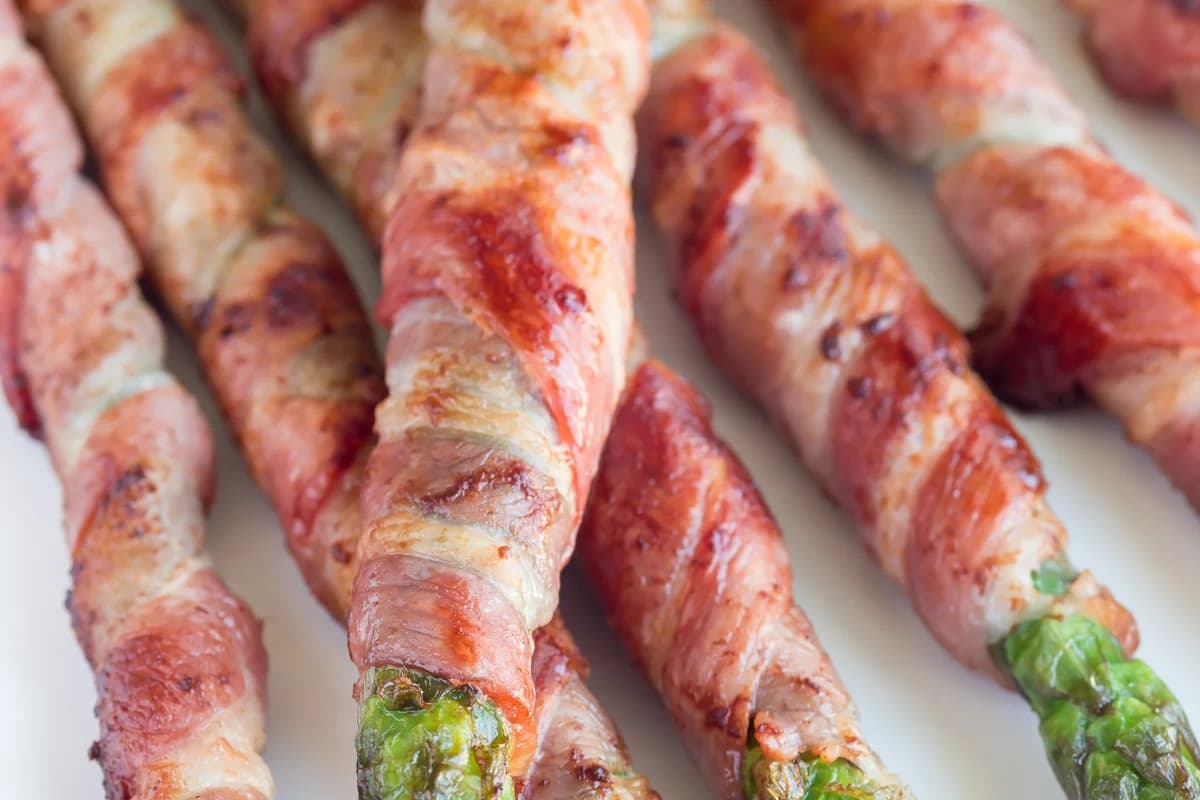 Bacon-Wrapped Asparagus Bundles